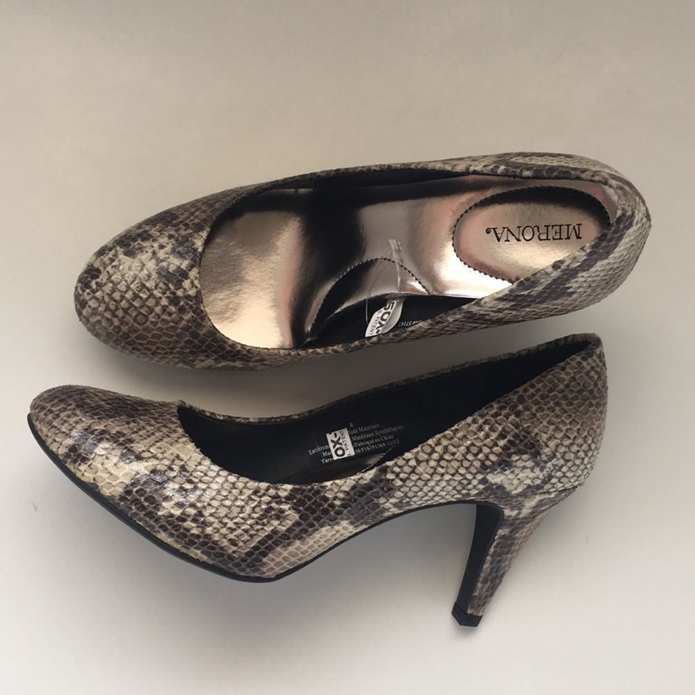 High heel pumps